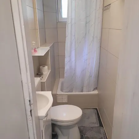 Neu Renoviertes 3-zimmer-apartment In Esslingen *