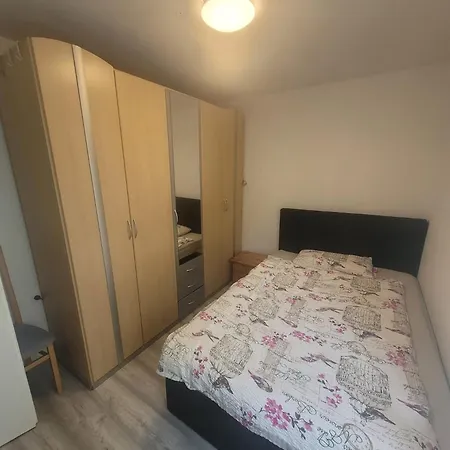 Neu Renoviertes 3-zimmer-apartment In Esslingen Apartment